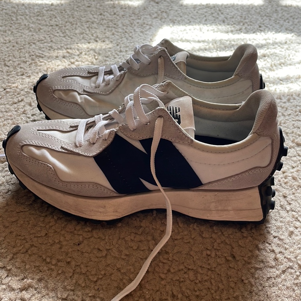 New Balance 327